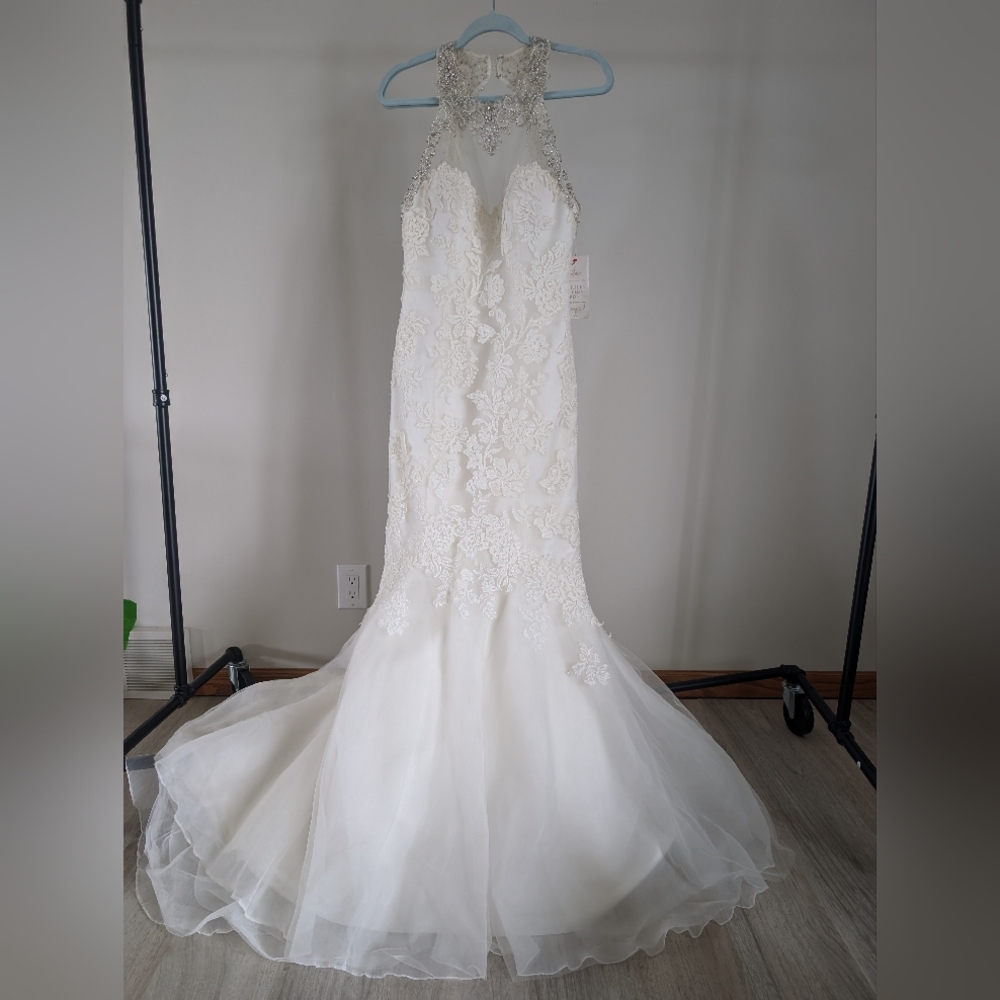 Elegant White Lace Wedding Dress